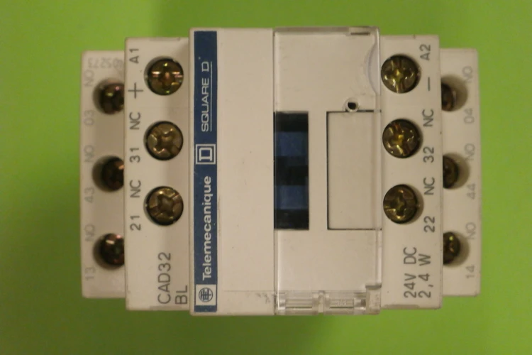 Used Telemecanique LAD4TBDL Misc Electrical & Power Parts Arizona US | ASSET CONVERSION SPECIALISTS, INC. #325607
