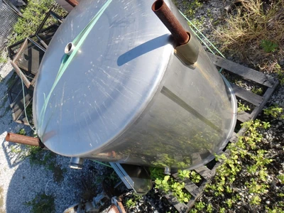 330 Gallon 304 Stainless Vertical Tank