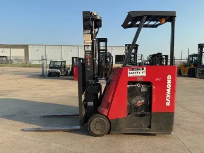 Used RAYMOND 425C35TT 3-Wheel Stand up Electric Counterbalance Forklifts Illinois US | Somerset Equipment Sales #1546218