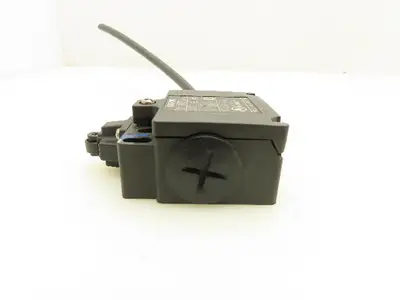 OMRON D4N-5B32 Safety Limit Switch AC 240VAC DC 250VDC 27A Lot Of 2