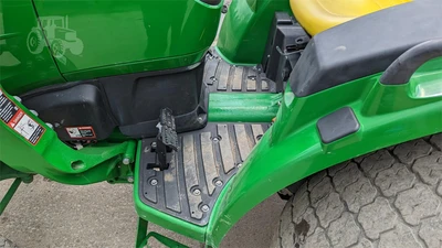 USED JOHN DEERE 4044M
