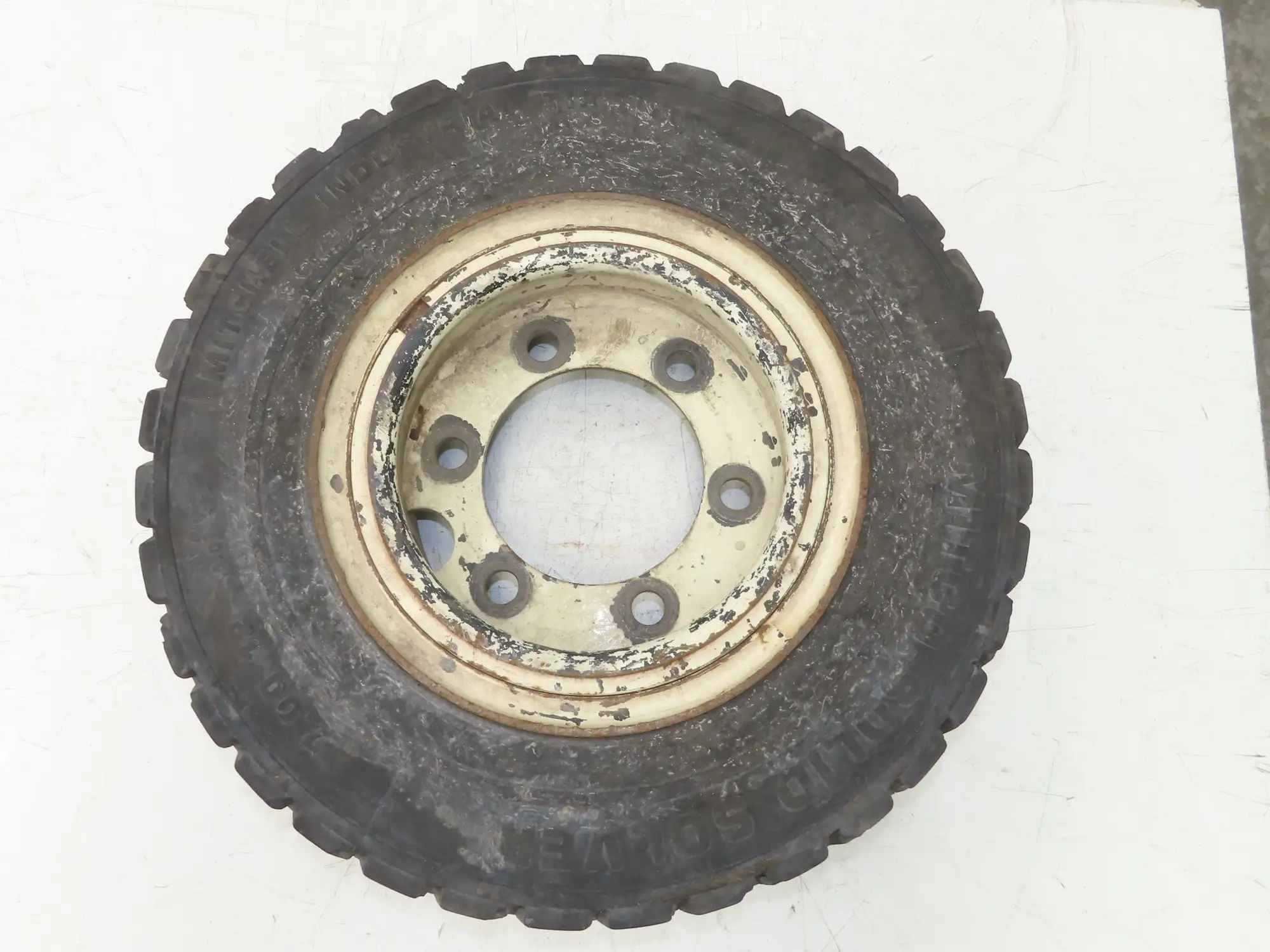 Mitco Solid Solver 7.00-12 Forklift Tire Traction Solid Press-on Black 6x220mm