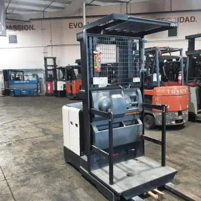 USED 2016 CROWN SP3510-30