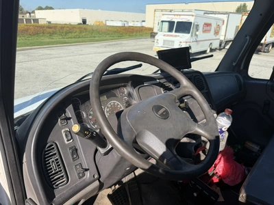 Used 2007 FREIGHTLINER BUSINESS CLASS M2 26' BOX TRUCK Box trucks Ohio US | Miedema Asset Management Group #1709380