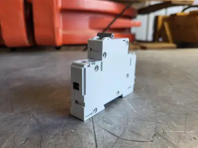 NEW ALLEN-BRADLEY 1492-CB1G100