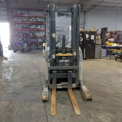USED 2016 CROWN RR5725-45