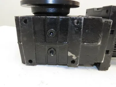 Lenze MCA 14L41-RS0B0 Servo Gear Motor 597 RPM 3.1Hp 390V 3PH LH 6.8:1 GKS05-3A