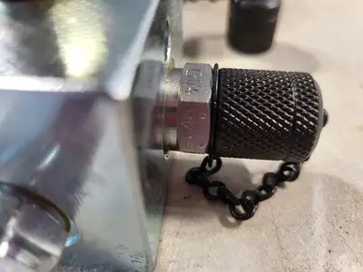 0-3700 PSI Gauge with Metering Block