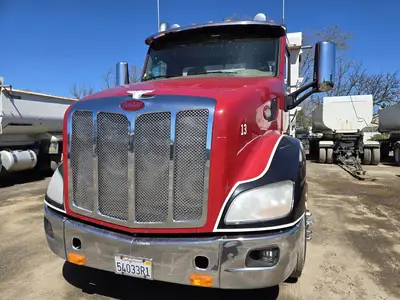 USED 2015 PETERBILT 579