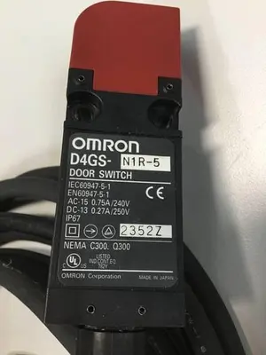 USED OMRON D4GS-N1R-5
