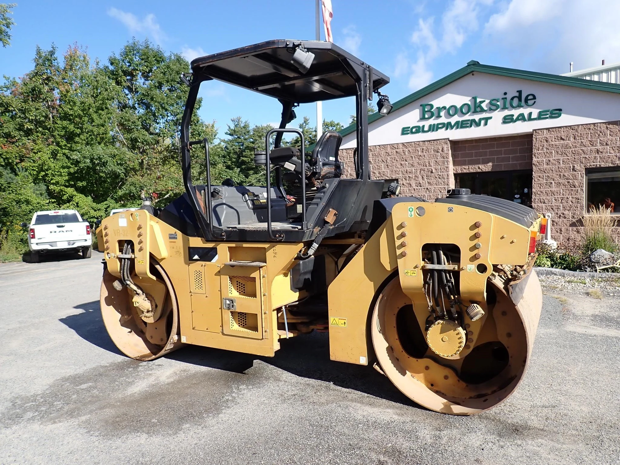 Used 2013 CATERPILLAR CB54B Tandem Rollers Massachusetts US | Brookside Equipment Sales #1455059