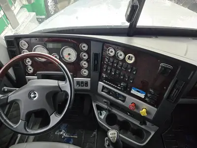 USED 2023 FREIGHTLINER CORONADO 122 SD