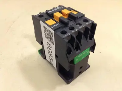 USED SCHNEIDER ELECTRIC CAE22