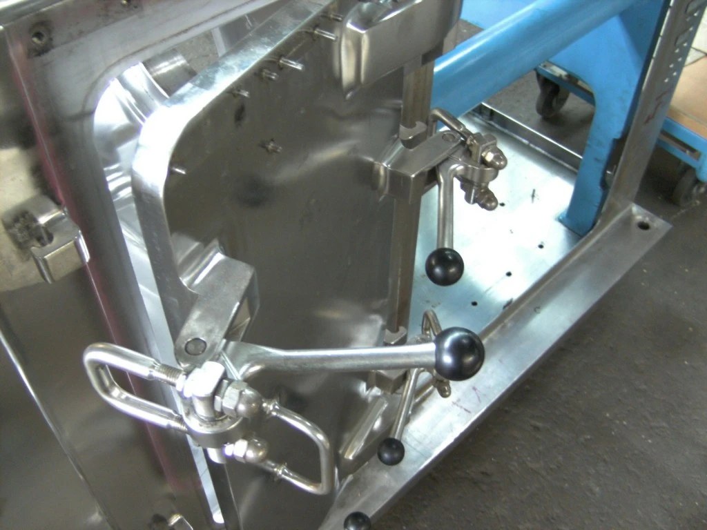 Ferrum HSZ-Ph 630/320 peeler centrifuge, Hastelloy.