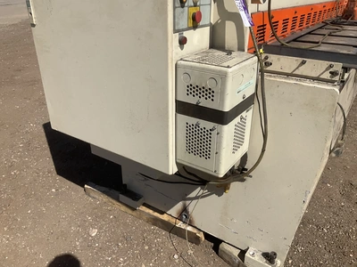 1993 LVD hydraulic shear model JS-C-25/10, 460 volt 3 phase electric, max 10’ wide cut, 39” max back...