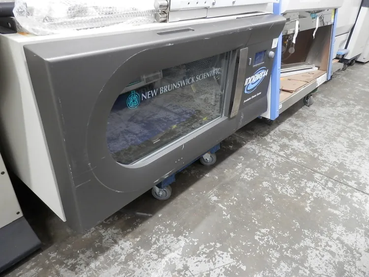 Used NEW BRUNSWICK SCIENTIFIC INNOVA 44R Incubator Shakers California US | Biotech Equipment Sales #1464418