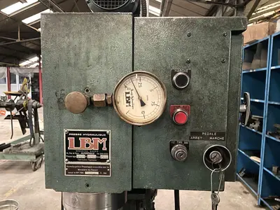 USED LBM 10 TON