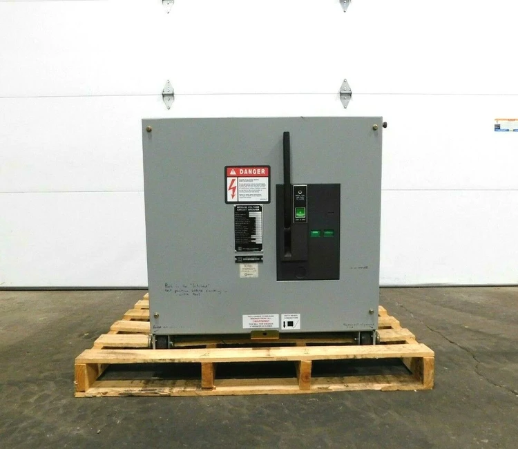 Used Square D V5D3153Y000.A Circuit Breakers Ohio US | Equipment Recovery Corp. #1330594