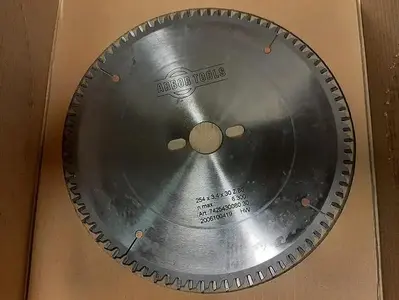 NEW ULTIMA CARBIDE TIPPED SAW BLADES