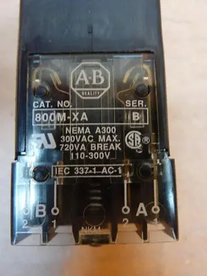 USED ALLEN BRADLEY 800MB-X016 AMBER