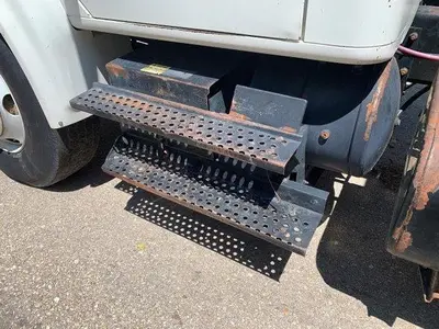USED 2001 INTERNATIONAL 4900