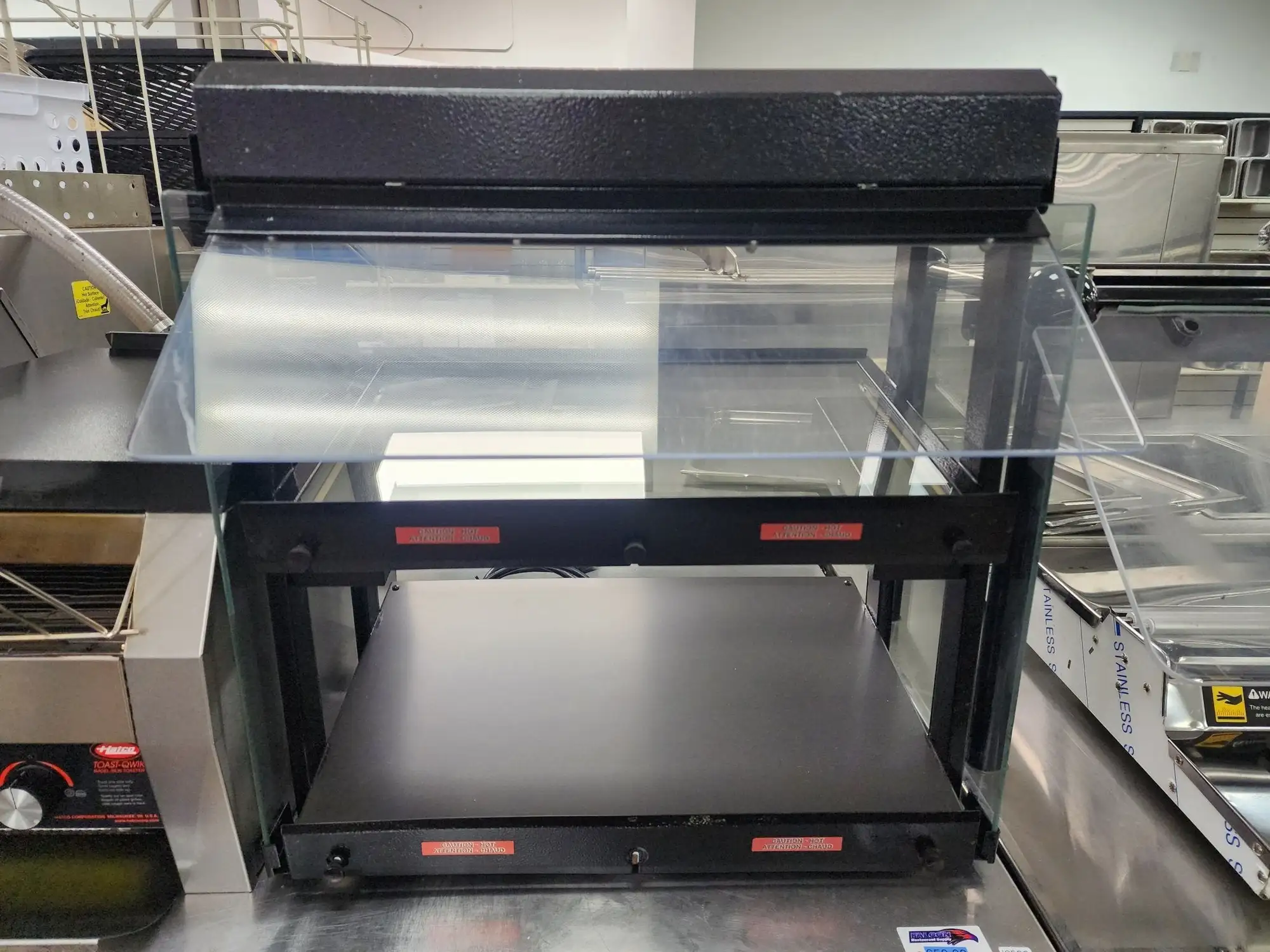 Used Hatco Used Hatco GRHW-1SGDS Food Warmer Heated Holding Merchandiser Display 120V 1330W Countertop Display Warmers Illinois US | Falcon Restaurant Supply #1376794