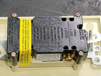 NEW LEVITON 7899-I
