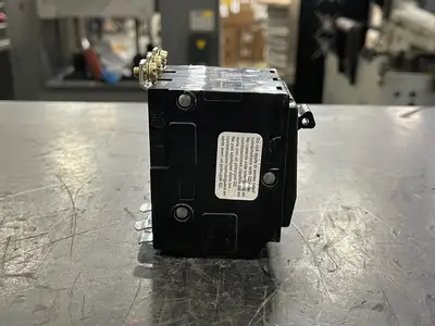 NEW SQUARE D QO360