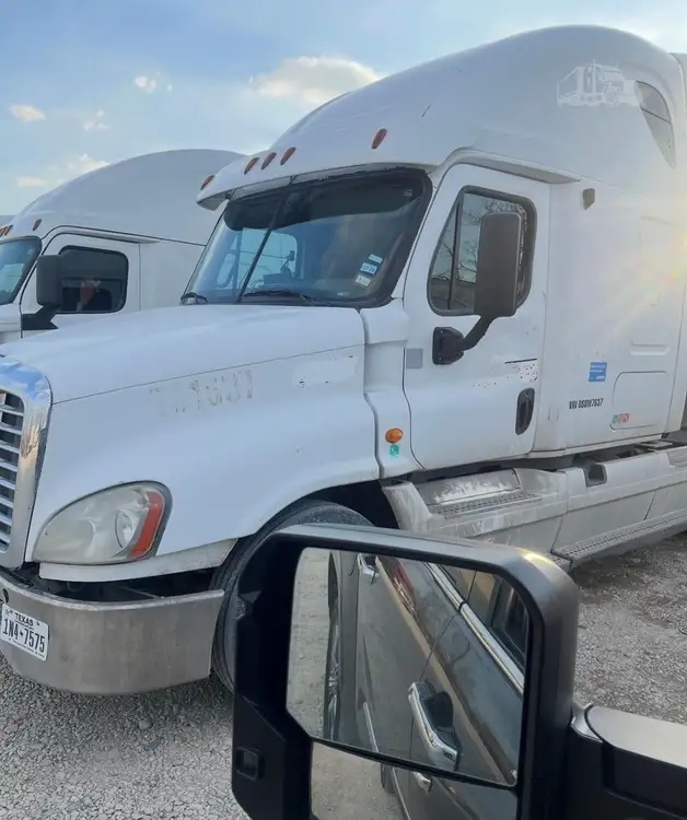 Used 2013 FREIGHTLINER CASCADIA 113 Conventional trucks Texas US | Big D Heavy Equipment #1557017