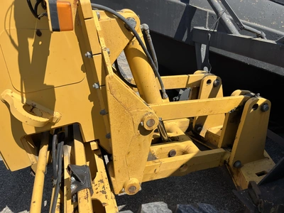 USED 2004 JOHN DEERE 670C SERIES 2