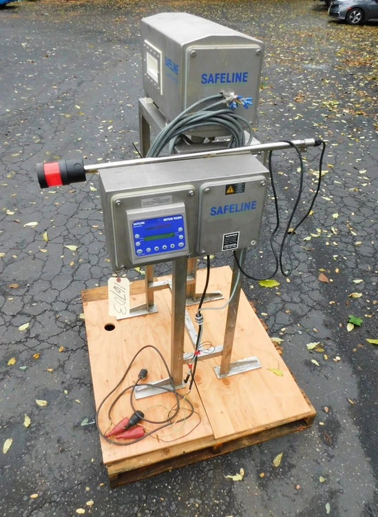 Used SAFELINE METAL DETECTOR V3, SS, 2 X 6", 100/ Metal Detectors New Jersey US | Champion Trading Corporation #423933