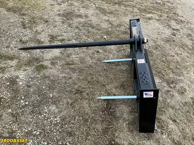 New Tomahawk bale spear skid steer attachment, 45” main spear, 1800lb capacity, skid steer quick...