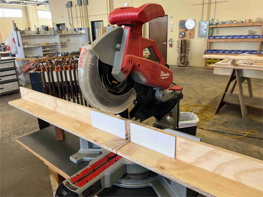 Used MILWAUKEE _UNKNOWN_ Miter Saws California US | MachineryMax #1384790