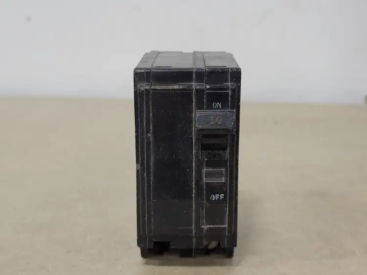 Used SQUARE D QO230 Switchgears British Columbia CA | Lenmark #239802