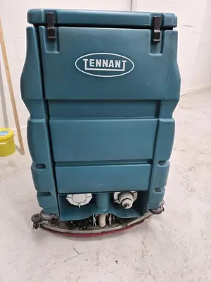 USED TENNANT 7100