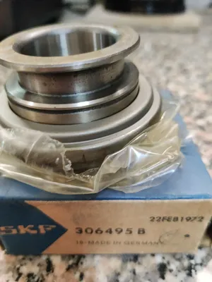 NEW S.K.F SKF 306495 B