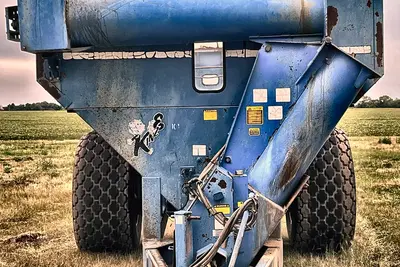 Used 1993 KINZE 840 Grain Carts South Dakota US | Proxy Equipment #1385304