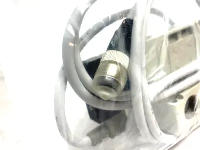 USED SMC 2-POSITION SINGLE SOLENOID VALVE 4/5 PORT