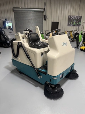 Tennant 6200 Ride-On Sweeper Refurbished