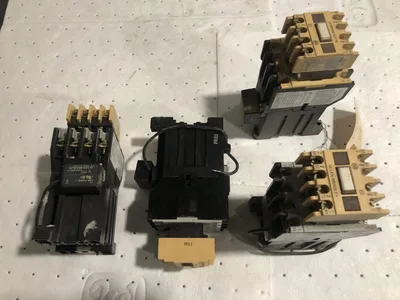 2 Allen Bradley 100-A24NZ*3 contactors & 2 100-A18NZ*3 contactors -195-FA22 (LOT OF 4)