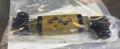 LUCIFER 347 L 92 01 DOUBLE SOLENOID VALVE 347L9201 + 2 ea. DA01C2 6D