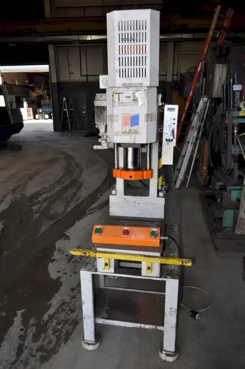 Used _UNKNOWN_ HYP1000 Hydraulic Presses | D & D Industries #438098