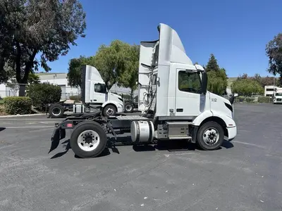 USED 2021 VOLVO VNR42T300