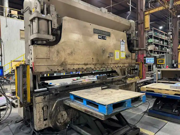 Used 1900 CINCINNATI 230 FMII X 12' Press Brakes Illinois US | Revelation Machinery #404468