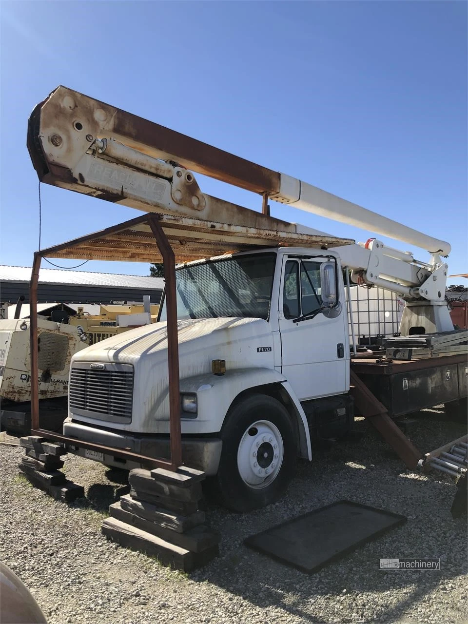 Used 1997 FREIGHTLINER FL70 Bucket (boom) trucks California US | Lillo Machinery #1403808