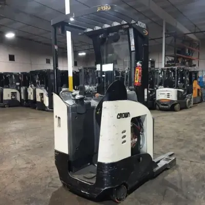 USED 2016 CROWN RR5725-45