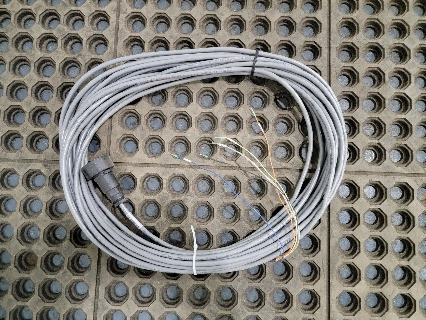 Used BELDEN 9504 CMG 10C24 Cable & Wire British Columbia CA | Lenmark #251414