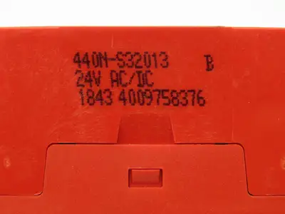 Allen Bradley 440N-S32013 Guardmaster Safety Relay Sipha Control Unit 24V Ser B