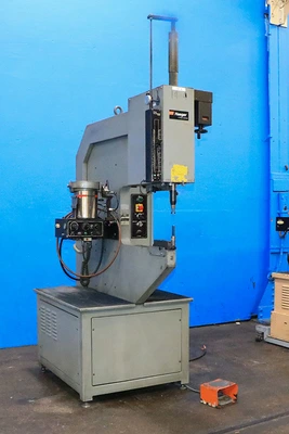USED 1998 Haeger 824