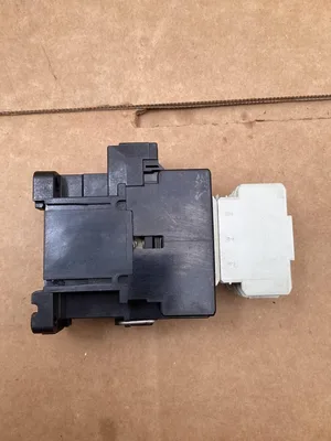 Fuji Electric Contactor Relay With SZ-A40 Auxillary Block